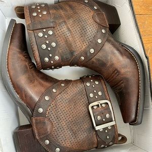 Ariat leather boots size 8 women’s